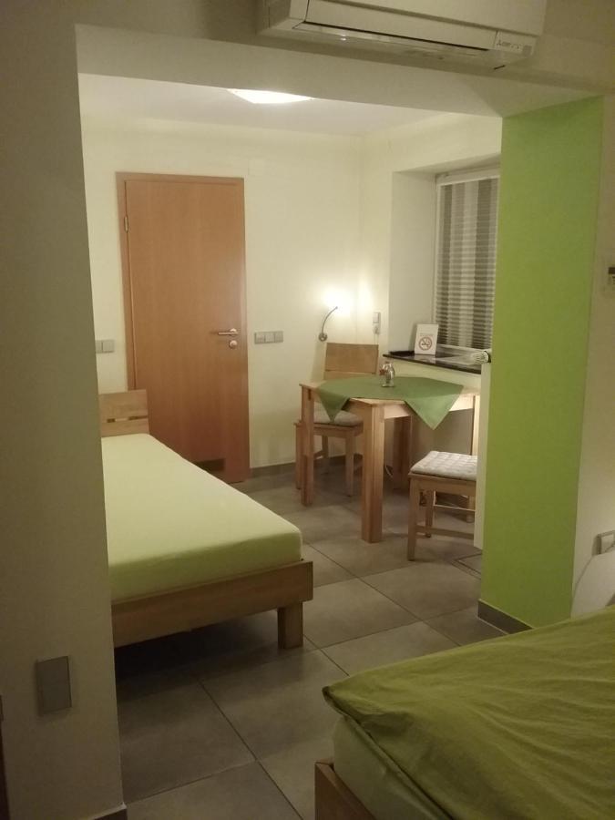 Gaestezimmer , Pension Wauri Waldenbuch Exteriör bild