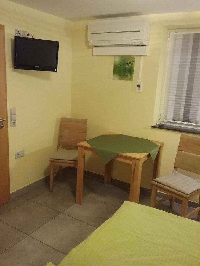 Gaestezimmer , Pension Wauri Waldenbuch Exteriör bild
