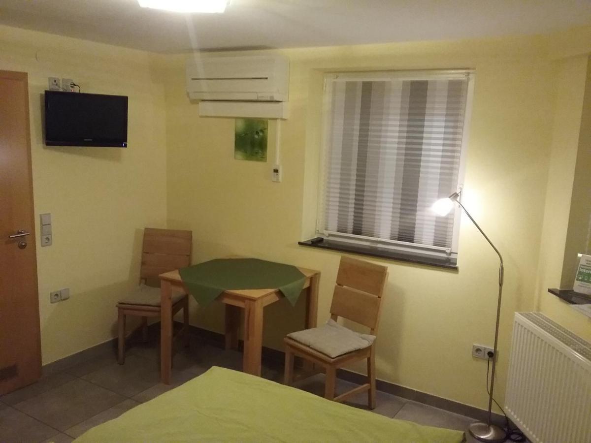 Gaestezimmer , Pension Wauri Waldenbuch Exteriör bild